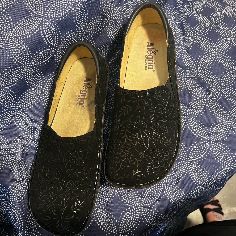 Algeria Nursing Clogs, Size 41, Women’s size 10. Gently used. - Picture 5 of 7
